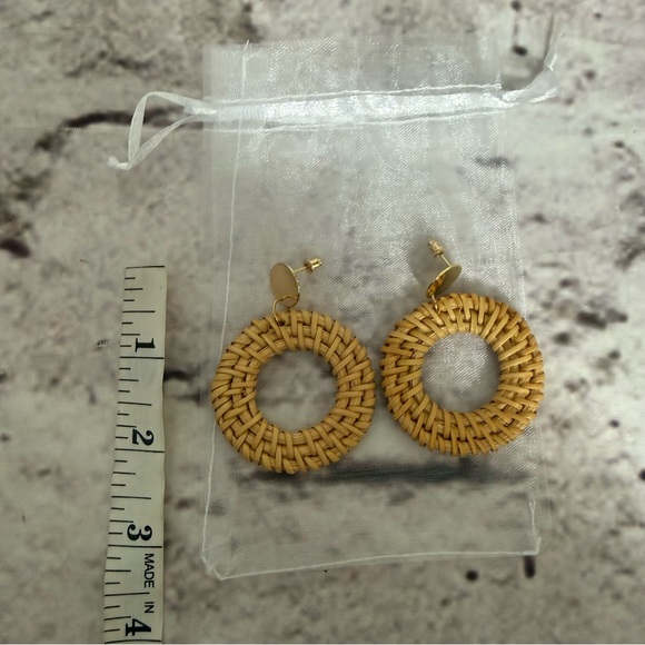 💰5/$20 Boho Rattan Earrings - Picture 4 of 4